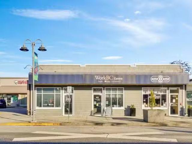 Retail for sale in Sechelt, Sunshine Coast, 5672 Cowrie Street.