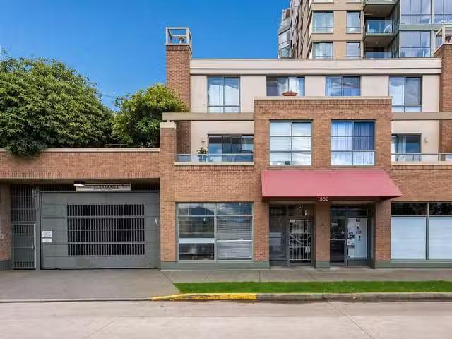 Retail for sale in Vancouver, Vancouver West, 1672 W 6th Avenu.