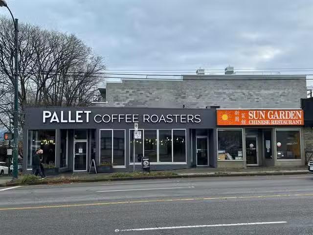 Retail for sale in Vancouver, Vancouver West, 3820 Oak Street.