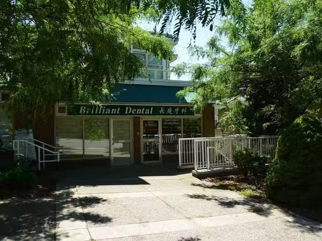 Retail for sale in Vancouver, Vancouver West, 3048 3050 W 41st.