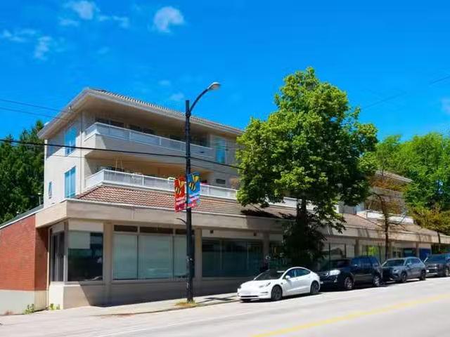 Retail for sale in Vancouver, Vancouver West, 4445 Dunbar Stre.