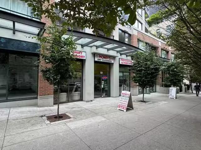 Retail for sale in Vancouver, Vancouver West, 585 Helmcken Str.