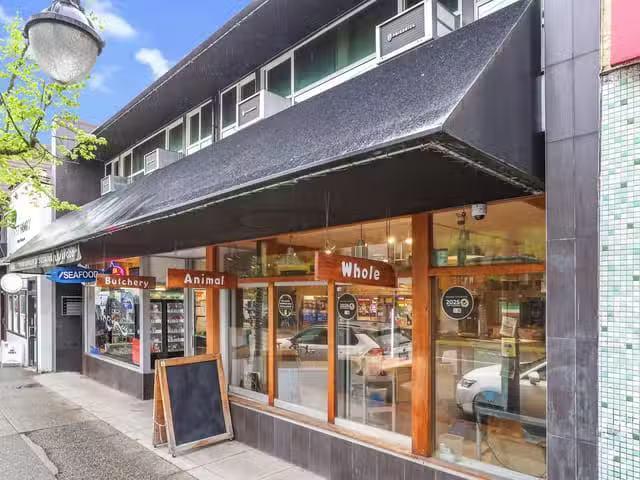Retail for sale in Vancouver, Vancouver East, 11460 Confidenti.
