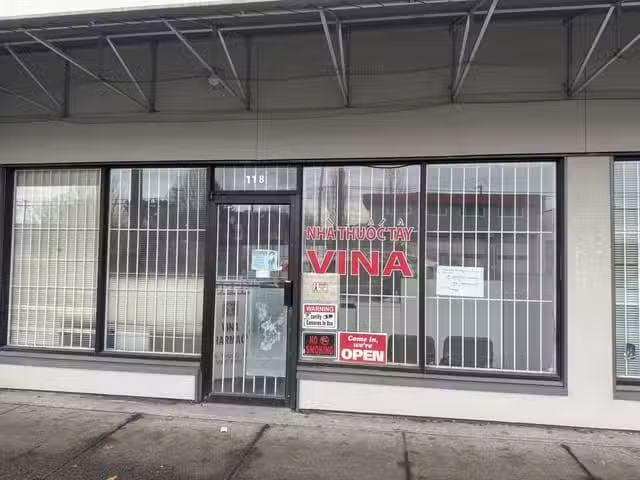 Retail for sale in Vancouver, Vancouver East, 118 888 Kingsway.