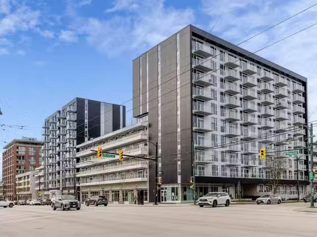 Retail for sale in Vancouver, Vancouver East, 8 2751 Kingsway.