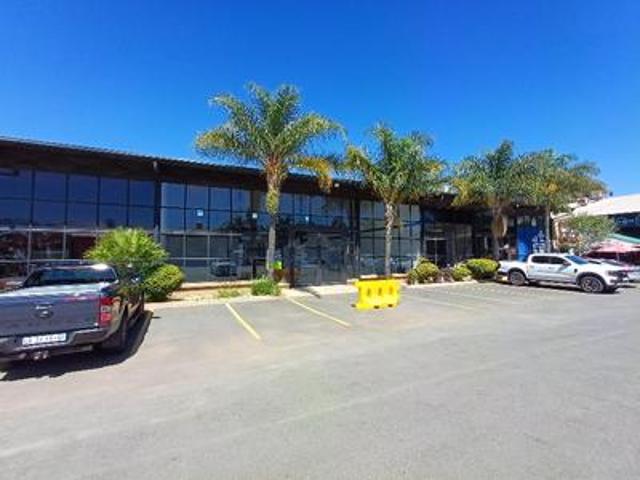 retail / showroom space to let in ce.