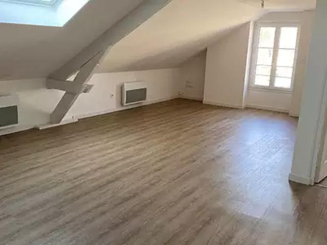 Rethel 08300 Location appartement 2 pièces t2 au dernier étage