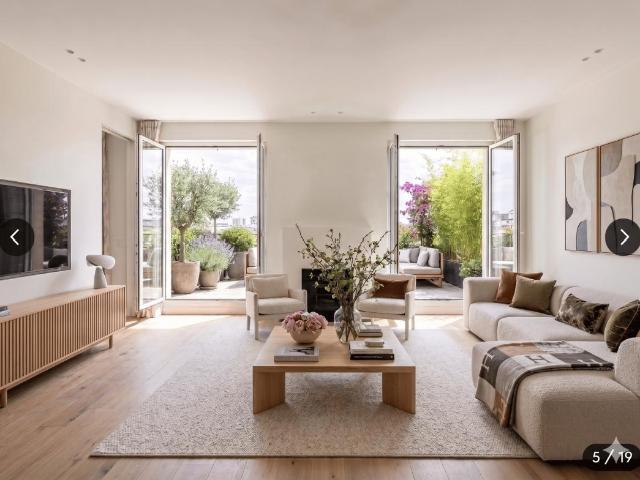 Retour à la vente ETAGE ELEVE 4 PIECES Exterieur 20m2 + PARKING Proximité Gare Colombes