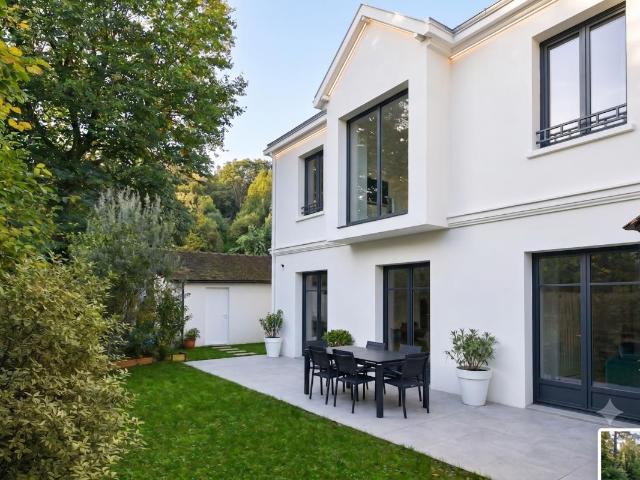 Retour à la vente MAISON NEUVE 4 PIÈCES AVEC JARDIN PRIVATIF GARAGE Proche RER B