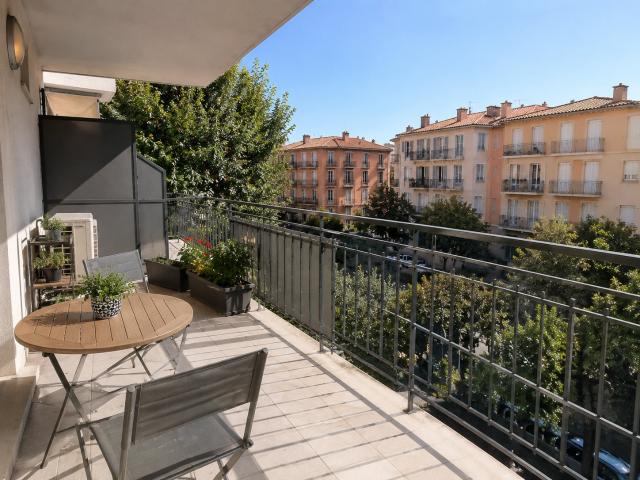 RETOUR DE LOT: PROXIMITE IMMEDIATE DES PLAGES: BEAU 4 PIECES DE 85M² TRAVERSANT ET D'ANGLE 4 pièces, 85 m²
