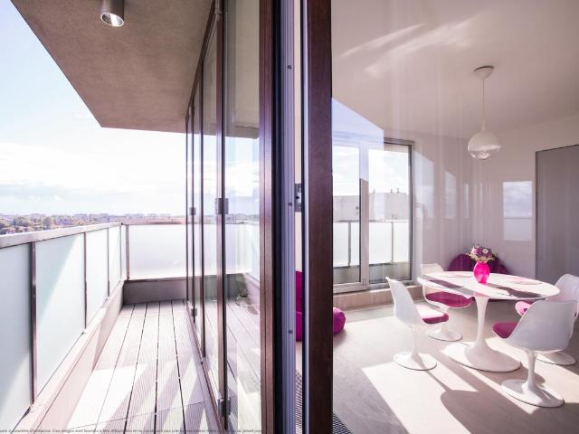 RETOUR DE LOT ! 2 PIECES AVEC EXTERIEUR COTE MER VUE LES PLANCHES DE BENERVILLE
