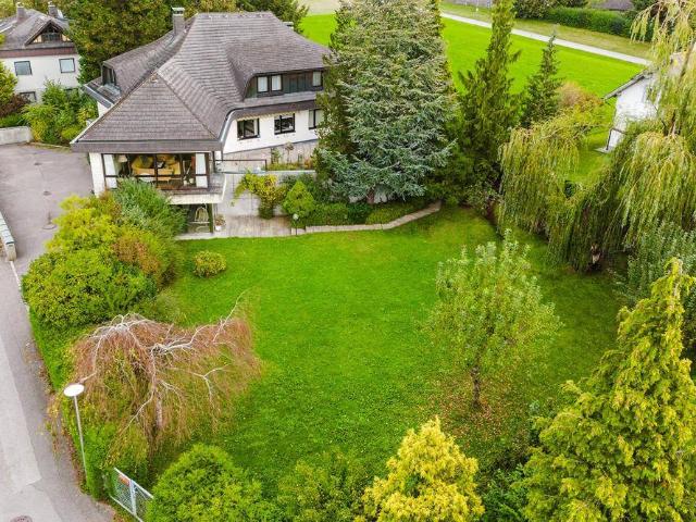 LOVING THE 70´s!Großzügige Unternehmervilla am Stadtrand von Ried im Innkreis