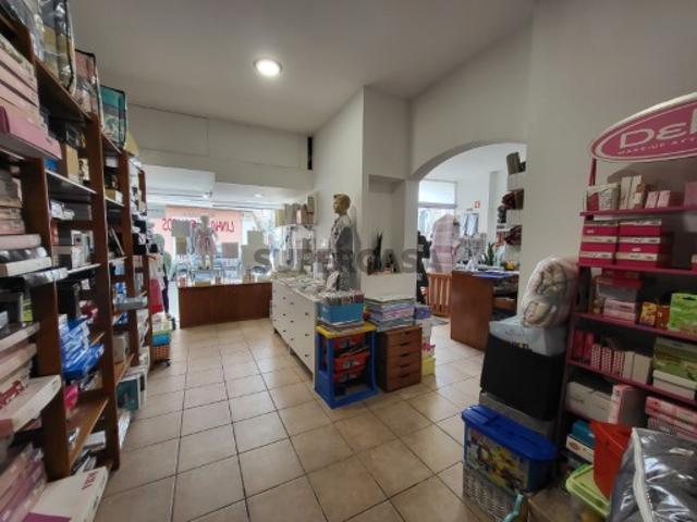 Retrosaria para trespasse no centro de Ílhavo