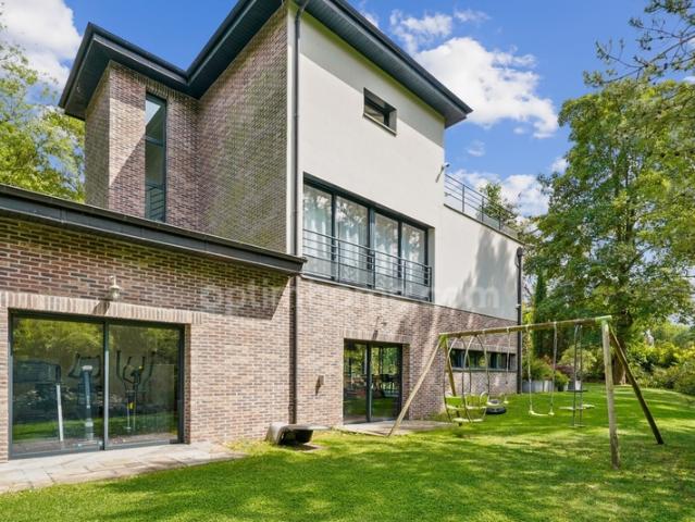 REUIL MALMAISON 92 Maison contemporaine de 235m² 1500m² terrain