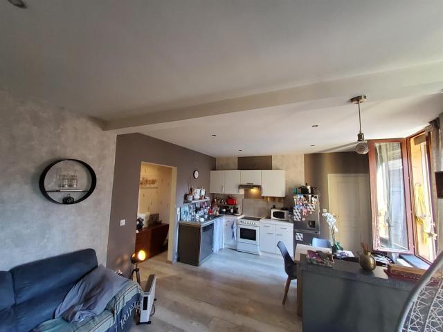 Revin 08. Immeuble de rapport 90m² Revin