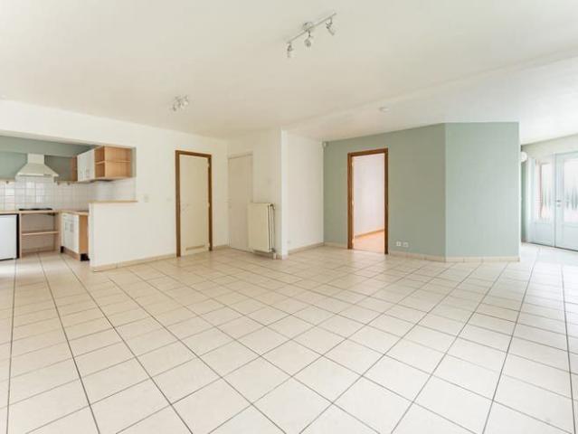 Rez de chaussée: appart. 1CH + terrasse + parking privatif