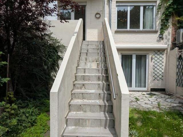 Rez de chaussée avec jardin, 850 eur/mois, 1 ch