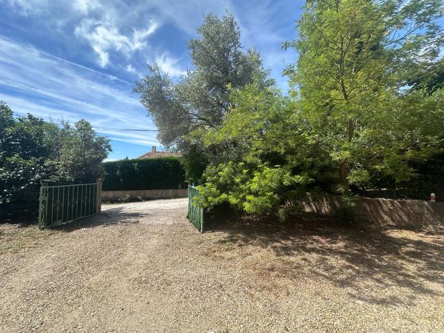 REZ DE CHAUSSEE DE VILLA avec 500 m2 SECTEUR RESIDENTIEL CHARME GARANTI