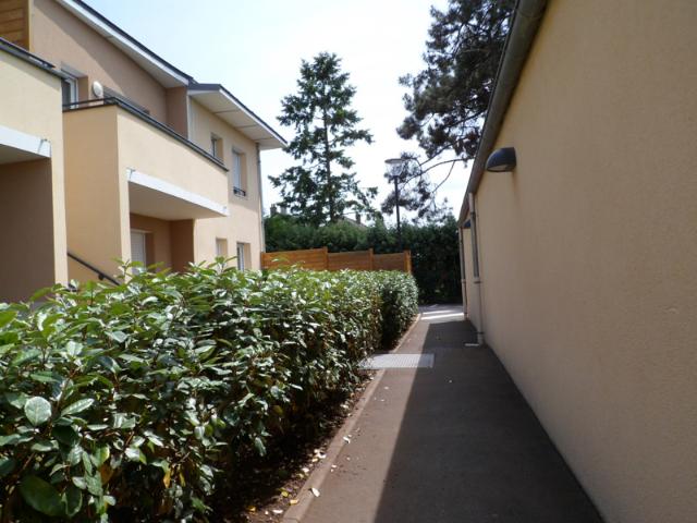 REZ DE JARDIN APPARTEMENT TYPE 4 RECENT LE MANS SUD