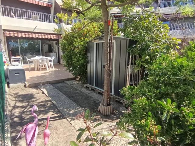 REZ DE JARDIN EXPOSE SUD AVEC GRANDE TERRASSE