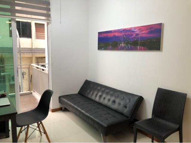 Rezi 26 Condominium For Rent, $3,300, 1 Bed 1 Bath 517 sqft $6.38 psf