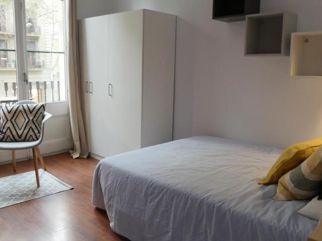 RH15R3 Admirable double bedroom in exciting Dreta de l'Eixample