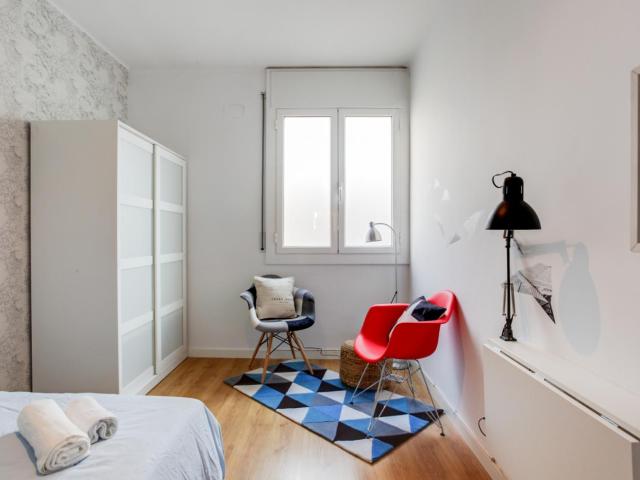 RH12 R2 Classy double bedroom near the Fontana metro