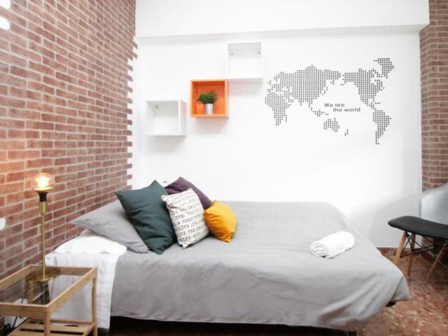 RH3 R10 Double bedroom in 18 bedroom apartment