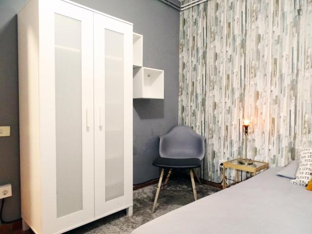 RH3/R2 excellent bedroom in 18 bedroom apartment