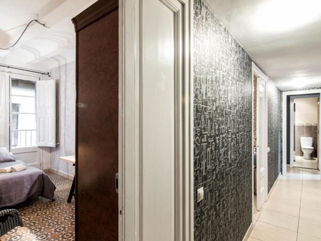 RH7 R2 Cosy double bedroom in the heart of Barcelona