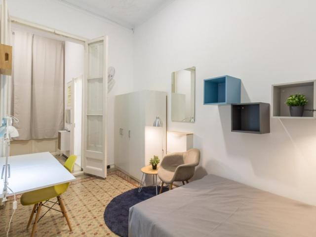 RH8A R6 Incredible double ensuite bedroom near Lesseps metro station