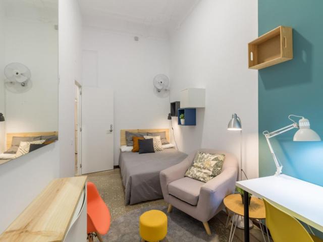 RH8A R8 Charming double bedroom near Lesseps metro station