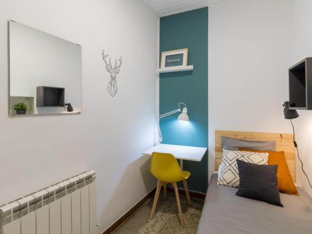 RH8A R1 Neat single bedroom near Vila de Gracia