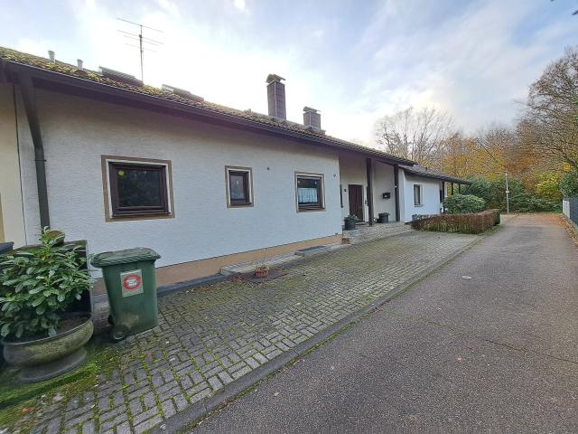 RH Bungalow mit 230 m² Wohnfläche/ 495.000, € !, 511 m² großem Grundstück, schönem Garten mit Südausrichtung in Ettlingen Bruchhausen