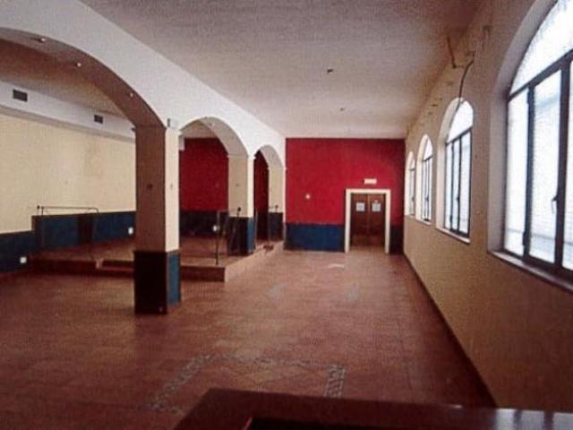 RHO CENTRO, VIA DANTE ALIGHIERI VENDESI NEGOZIO 2 VETRINE 340 MQ