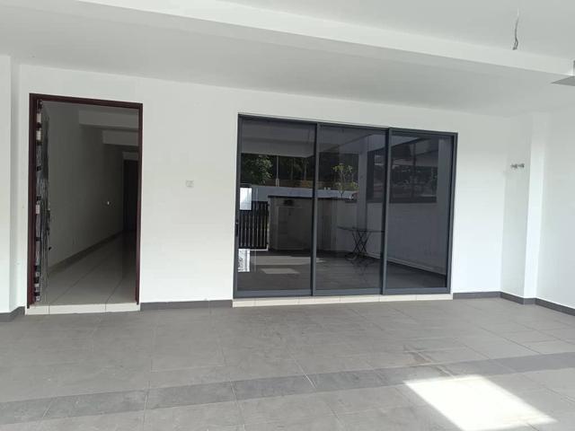 Rimbun Impian Seremban 2 24x74 Bigger SizeFreehold titleGated Guard
