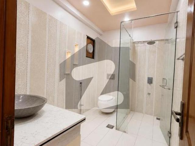Rimjhim Towers 4 Bedrooms Drawing & Dining Room With Servant Room Area 3600 Square Feet Available For Rent KESC Housing Society