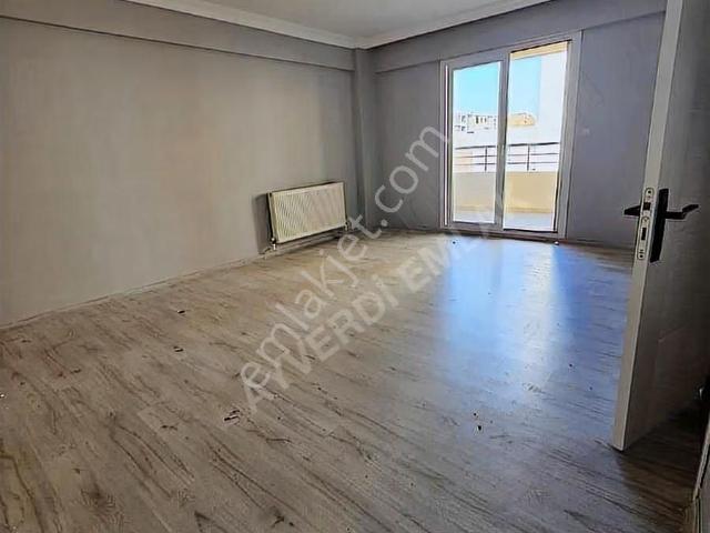 Ring Yoluna Ve Hasan Acar Okuluna Yakın Ara Kat 2+1