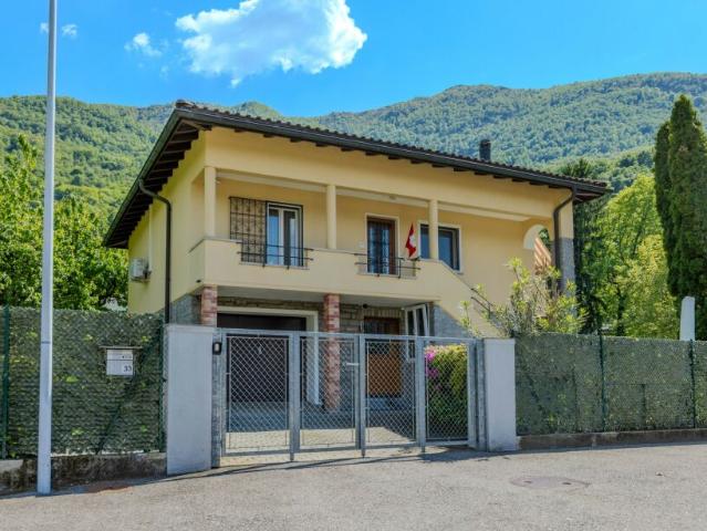 RINNOVATA CASA DI 4.5 LOCALI CON GIARDINO A CADENAZZO
