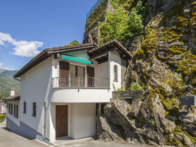 RINNOVATA, AUTENTICA E IMMERSA NEL VERDE | RENOVIERT, AUTHENTISCH UND IM GRÜNEN