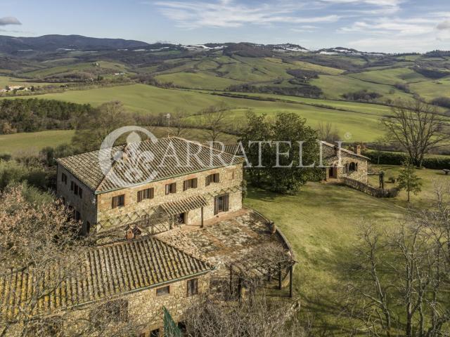 Rinomata e storica azienda agricola biologica immersa nelle. 1000m² Radicondoli