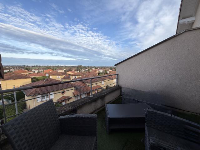 RIORGES RARE JOLI TYPE 3 AVEC TERRASSE AU DERNIER ETAGE RESIDENCE SECURISEE