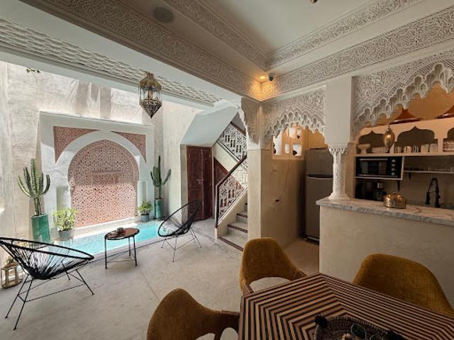 Riad avec terrasse et piscine