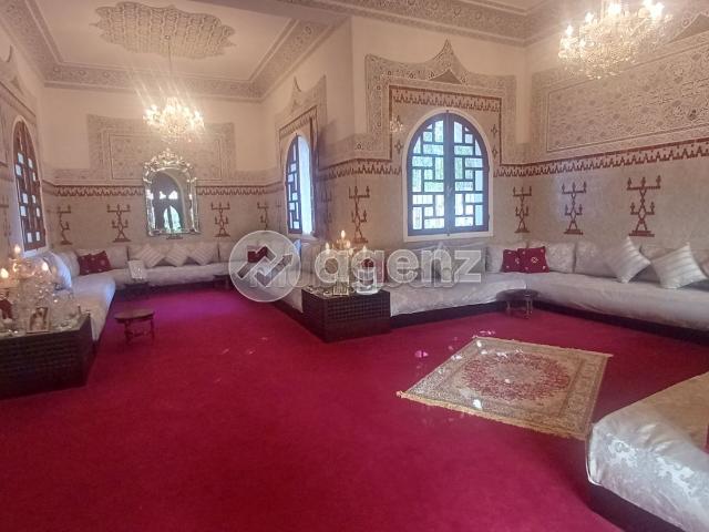 Riad à vendre 2 600 m², 6 chambres Souissi Rabat
