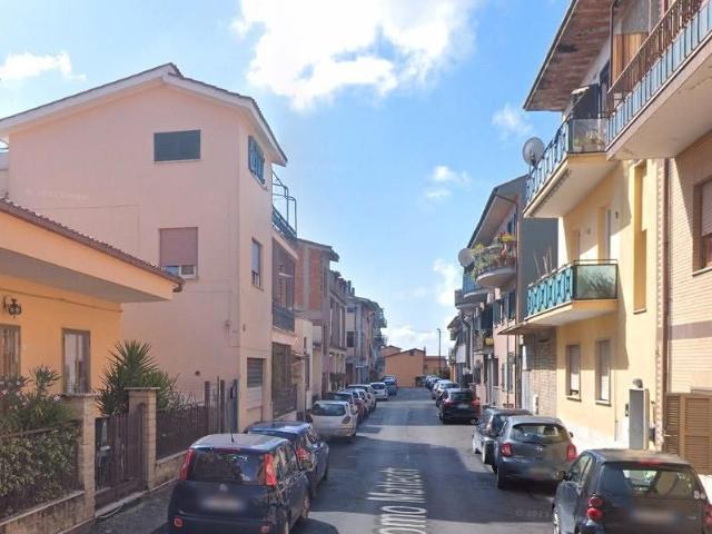 Riano luminoso monolocale arredato