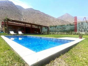 RICARDO PALMA, VENTA CASA CON PISCINA Y AMPLIO JARDIN