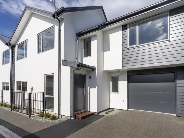 RICCARTON – 3 BED/2 BATH NEW BUILD, GAS HOT WATER, VIEWING WILL IMPRESS!