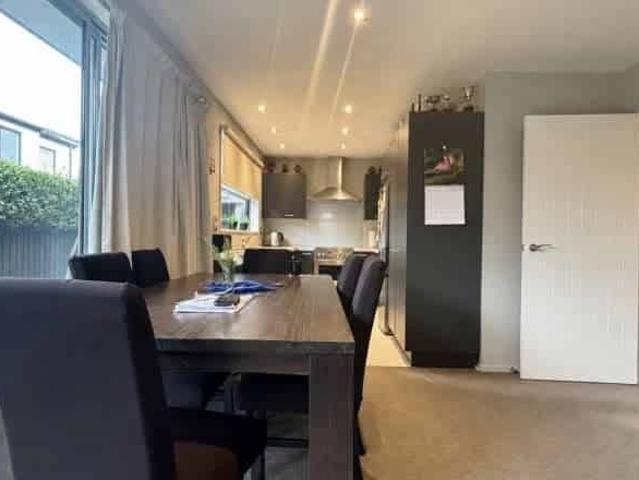 RICCARTON 2 BEDROOMS, 1 BATHROOM, HEATPUMP, SINGLE GARAGE