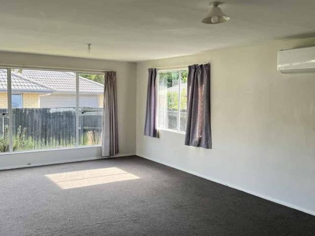 RICCARTON 7 BEDROOMS, 3 BATHROOMS, GARDENER INCLUDED