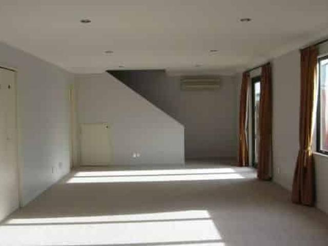 RICCARTON 4 BEDROOM + STUDY, 2 BATHROOM, 2 HEAT PUMPS, GARAGE